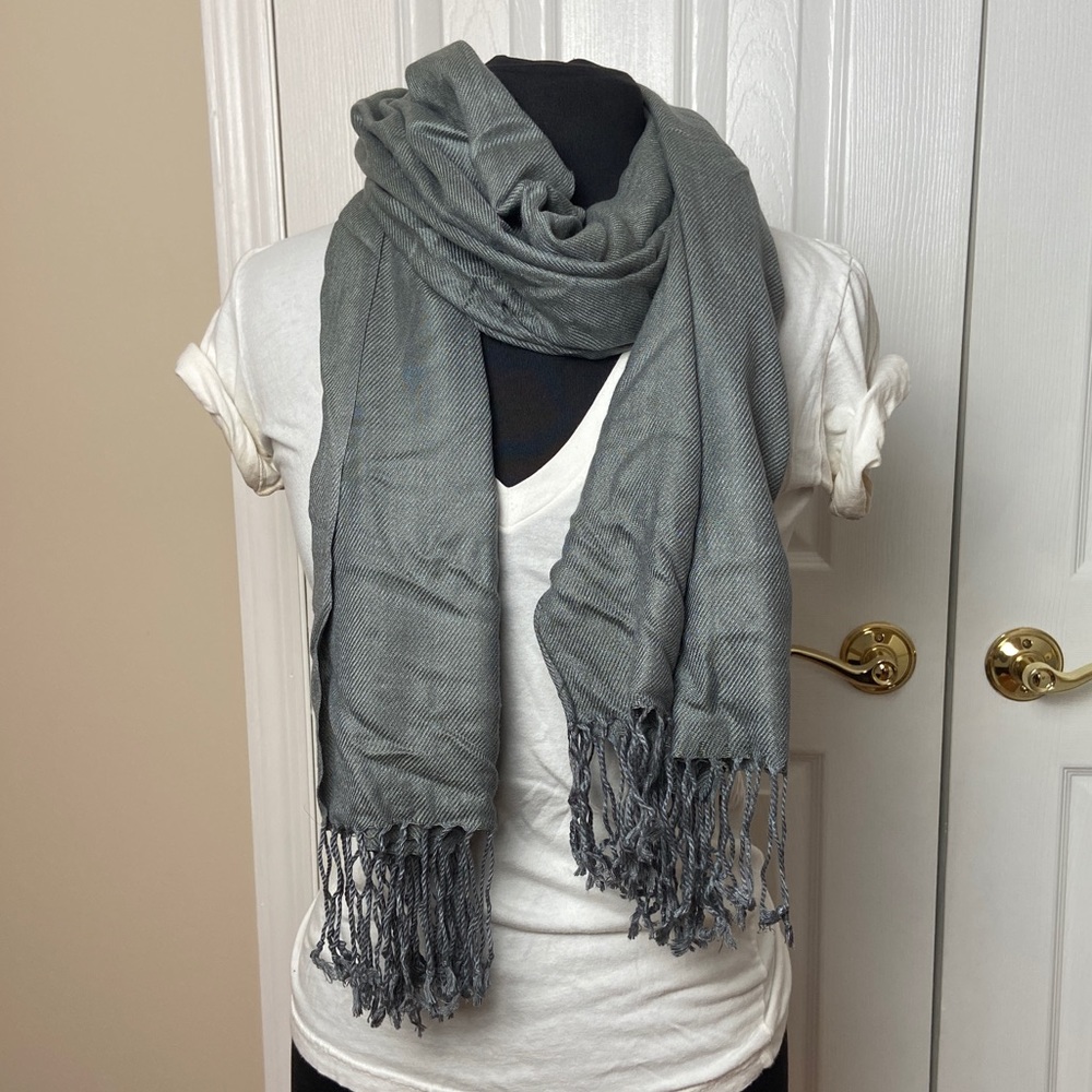*BUY ONE GET TWO FREE* Pashmina scarf, grey